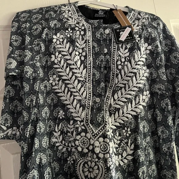 Madison Mathew’s 3/4 Sleeve Navy and White Patterned Dress with Embroidery NWT - Picture 2 of 3